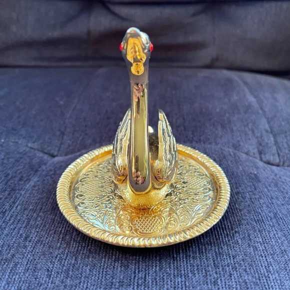 Swan Ring Holder Made of EP Zinc Alloy Silver Gold Tone Etched Jewelry Display - Picture 4 of 13